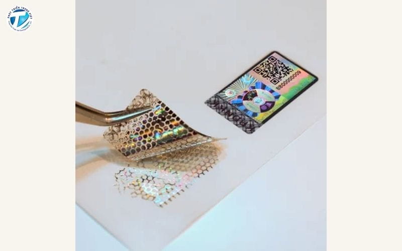 Tem vỡ khi bóc ra sẽ vỡ vụn hoặc rách lớp bề mặt